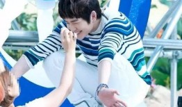 爆料男偶像接吻视频